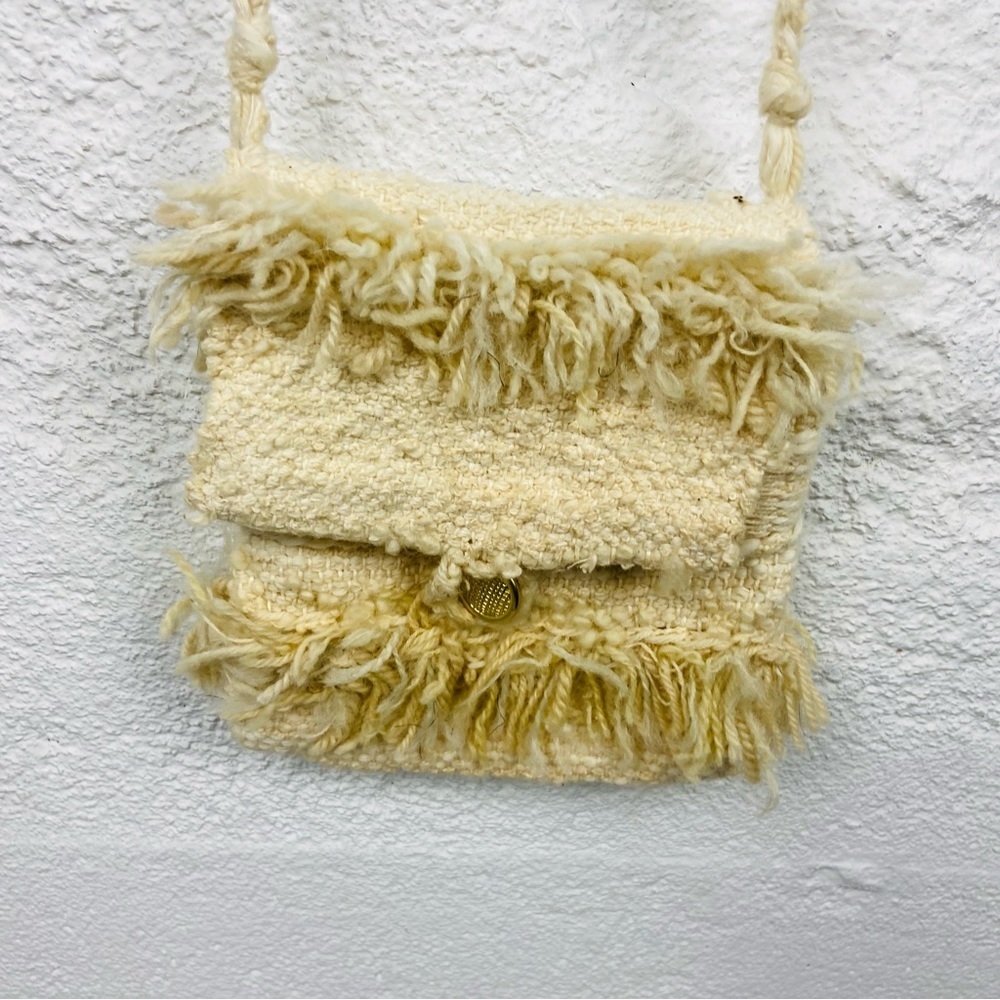 UNBRANDED cream mini fringe fabric crossbody knit boho golden button purse - Picture 9 of 14